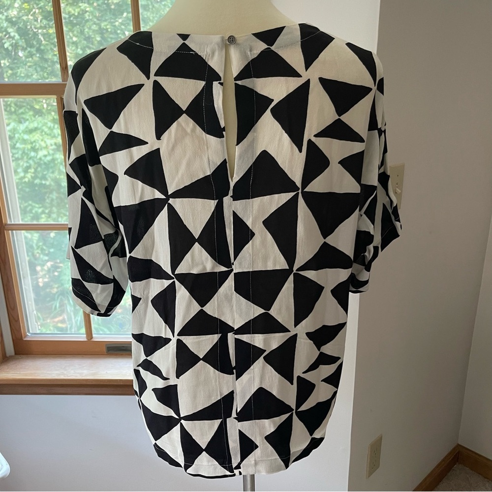 Loft Geometric Black & White Top - Picture 2 of 6